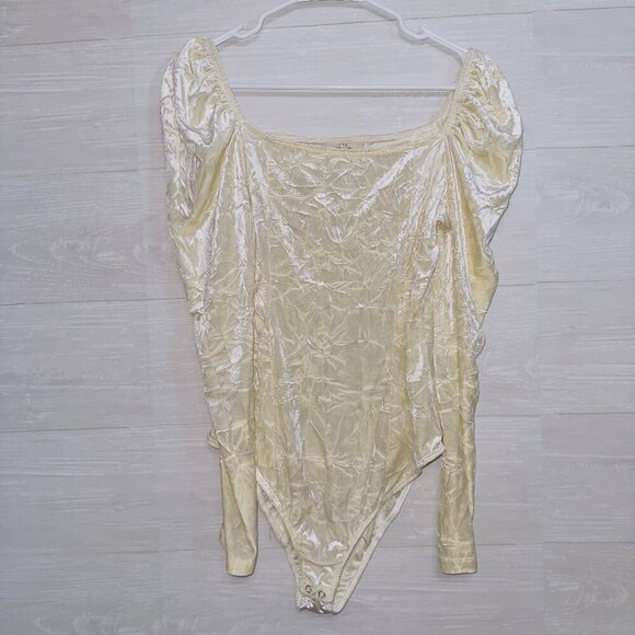 Chelsea & Violet Women's Cream Square Neck Puff Sleeve Velvet Bodysuit - Picture 1 of 5